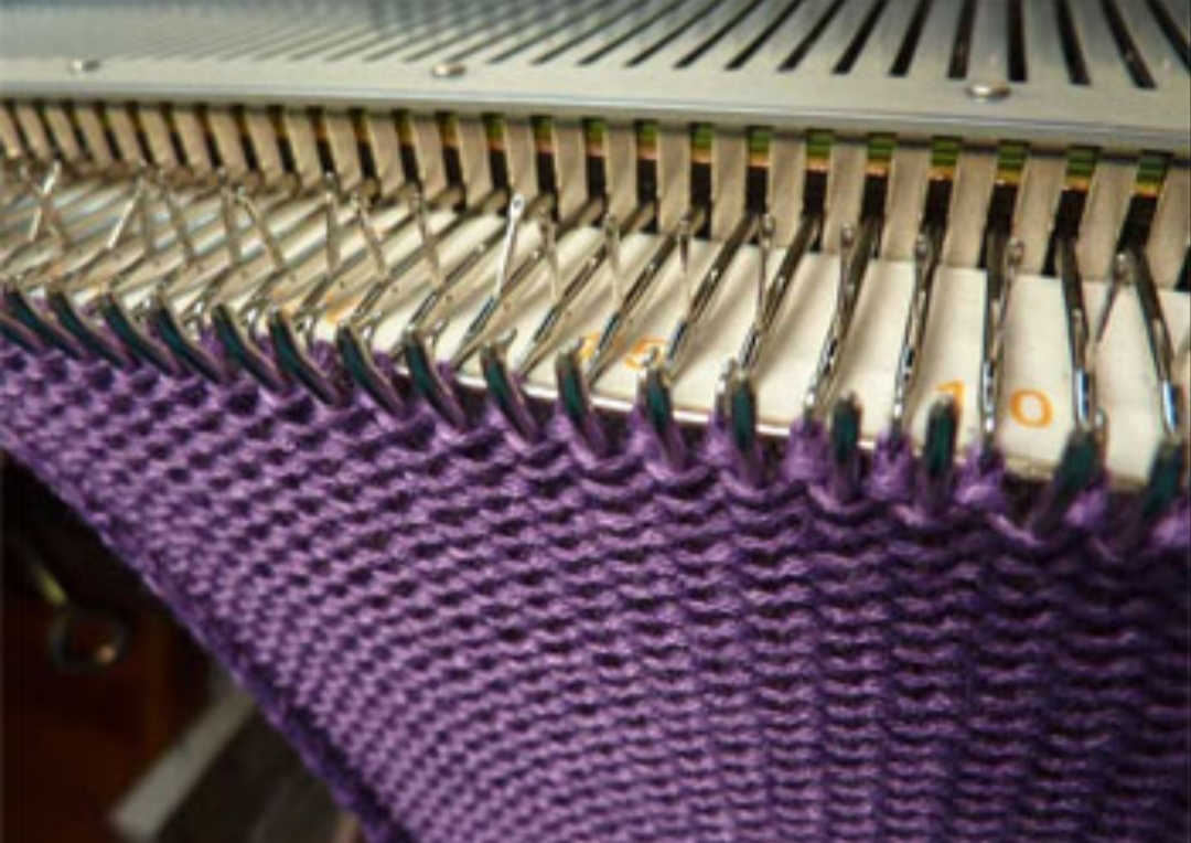 Knit-Fabric-Machine